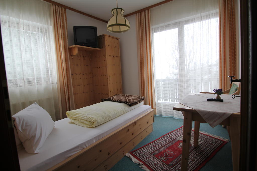 Pension Hubertushof Beim Roemerbad Bad Kleinkirchheim Δωμάτιο φωτογραφία